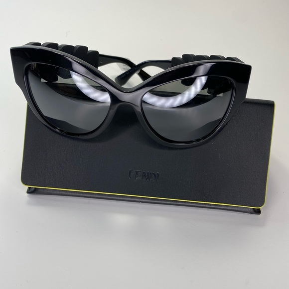 New Authentic New Runway Limited Edition Fendi  Ladies Sunglasses - Picture 10 of 11